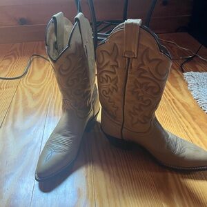 Embroidered Tan Cowboy Boots